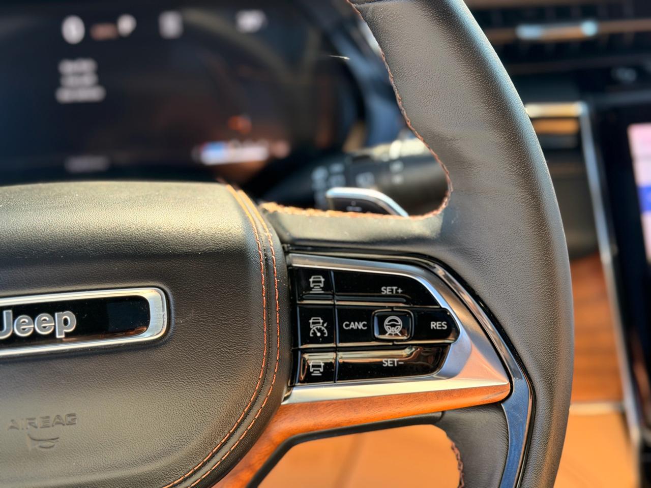 Jeep Grand Cherokee Summit 4WD 2025