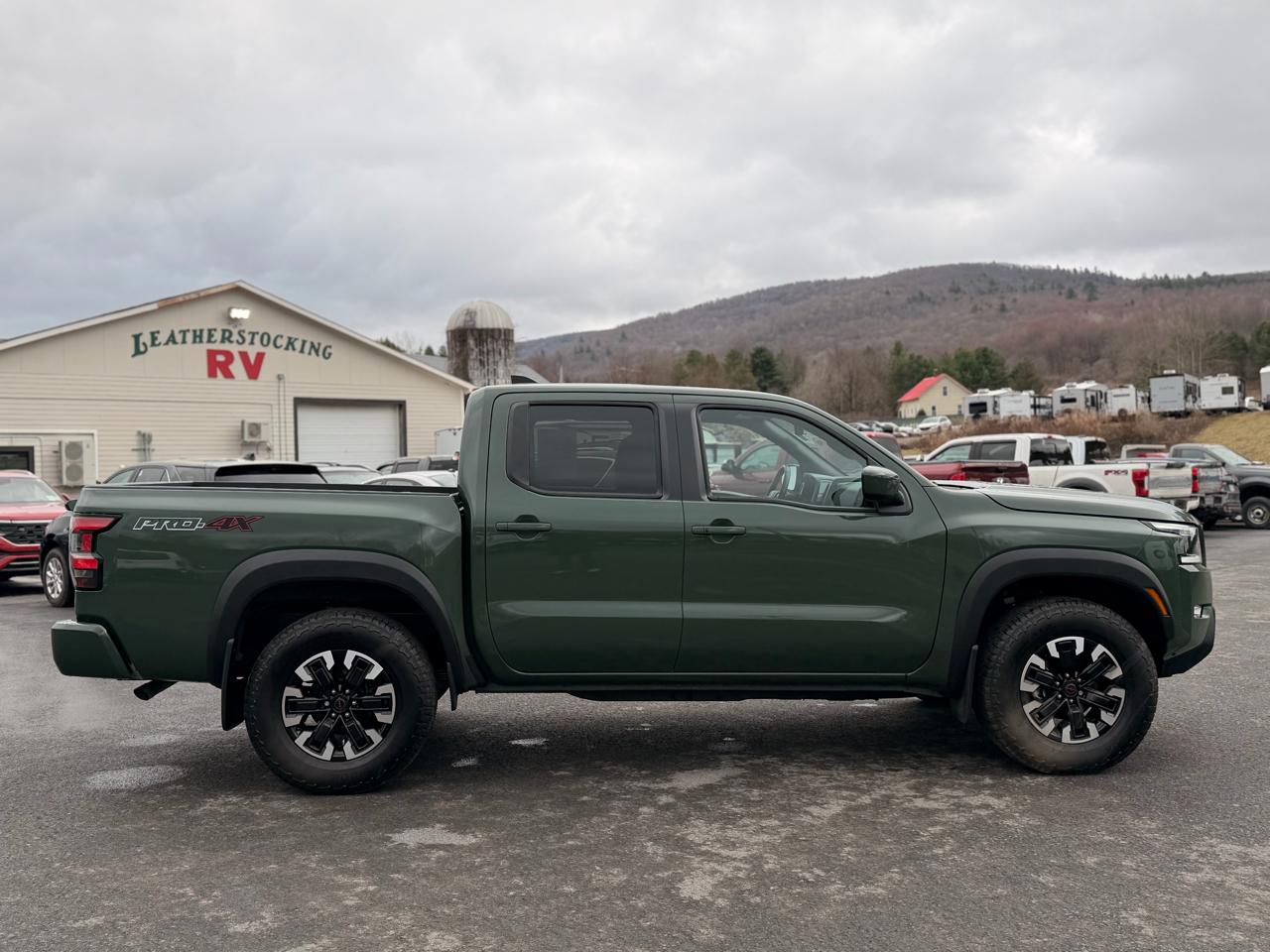 Nissan Frontier PRO-4X Crew Cab 4WD 2024
