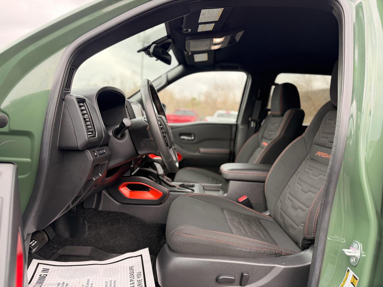 Nissan Frontier PRO-4X Crew Cab 4WD 2024