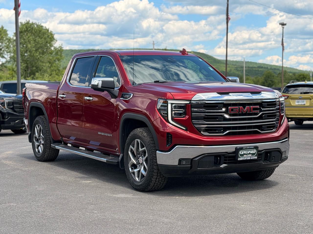 GMC Sierra 1500 SLT Crew Cab 4WD 2023