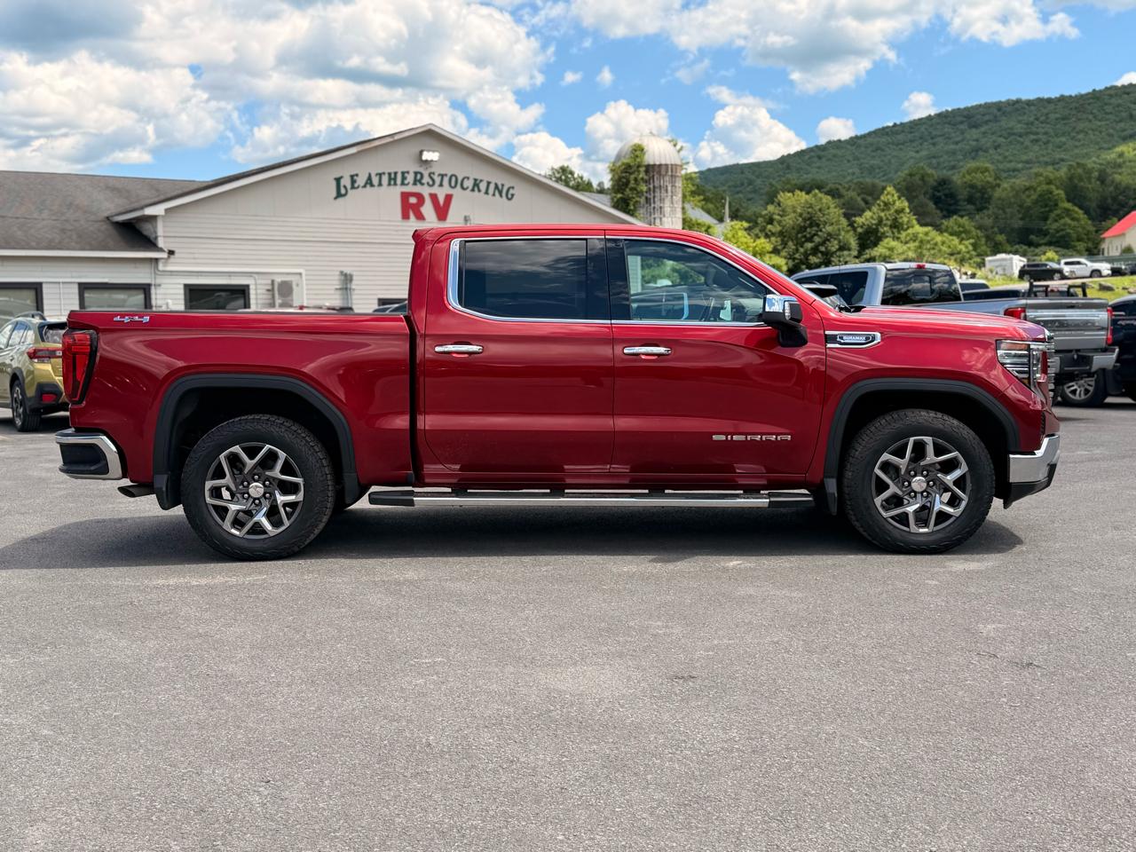 GMC Sierra 1500 SLT Crew Cab 4WD 2023
