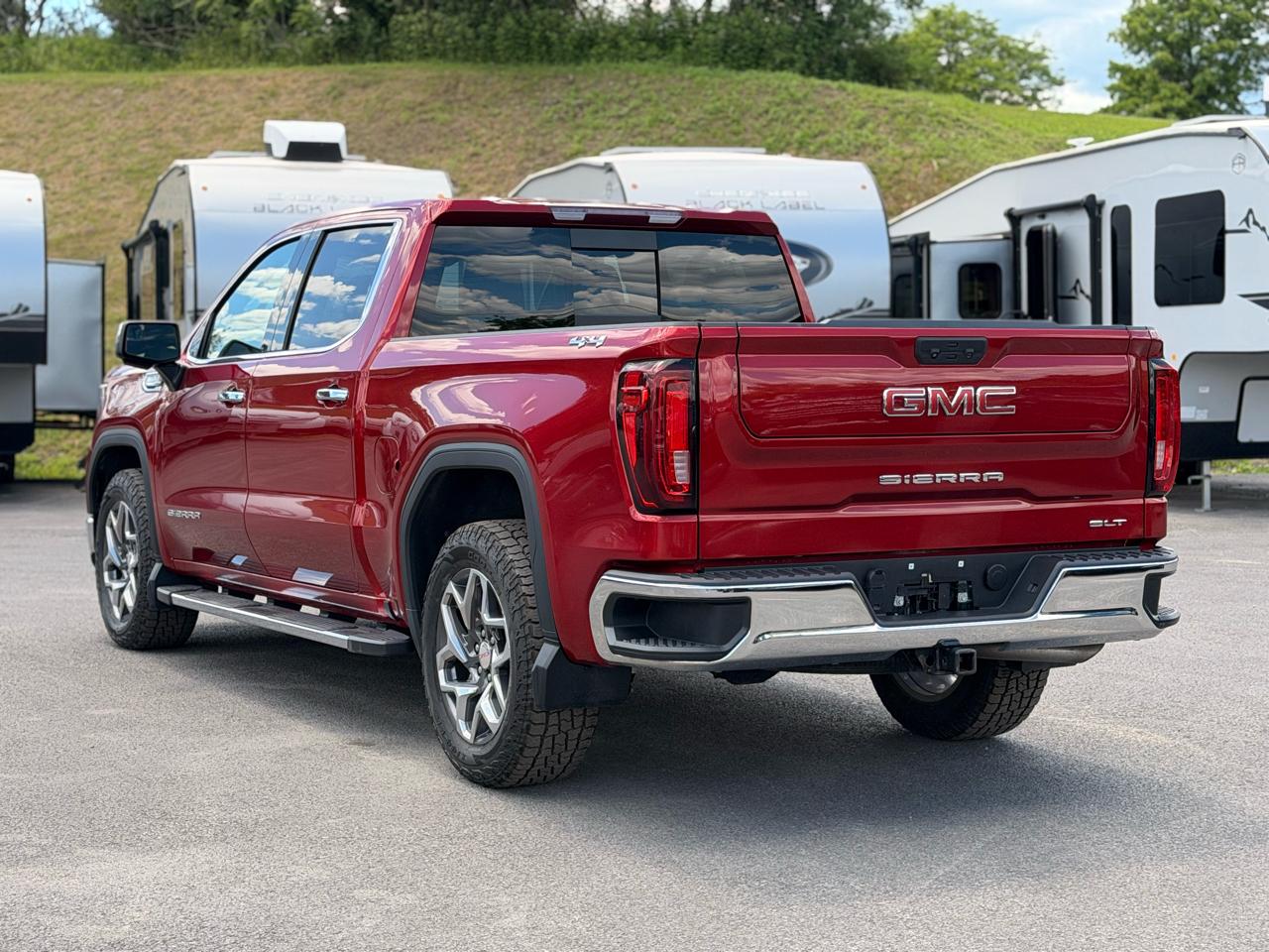 GMC Sierra 1500 SLT Crew Cab 4WD 2023