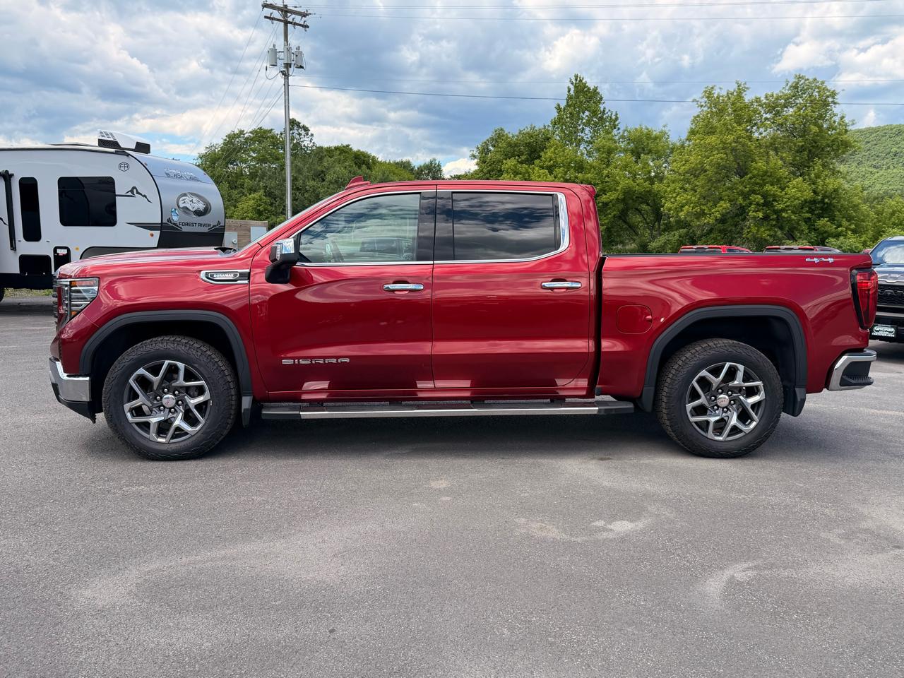 GMC Sierra 1500 SLT Crew Cab 4WD 2023