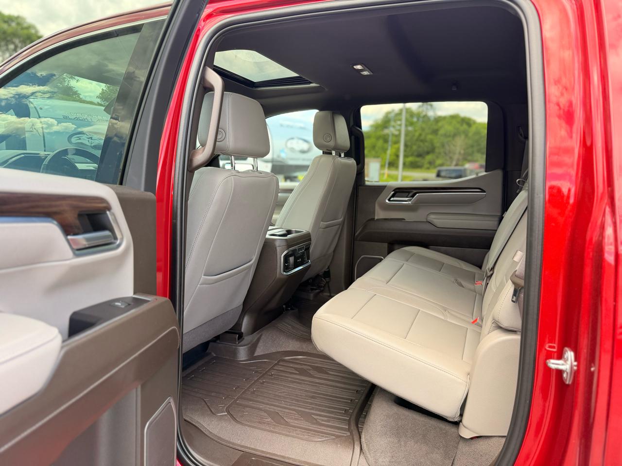 GMC Sierra 1500 SLT Crew Cab 4WD 2023