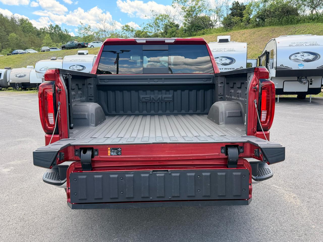 GMC Sierra 1500 SLT Crew Cab 4WD 2023