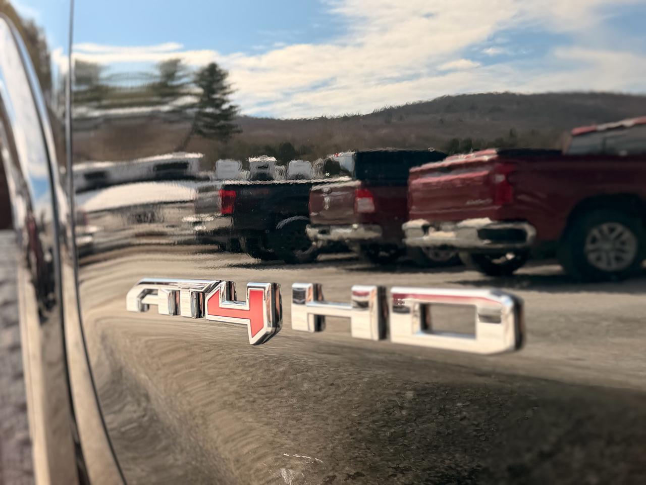 GMC Sierra 2500HD AT4 Crew Cab 4WD 2025