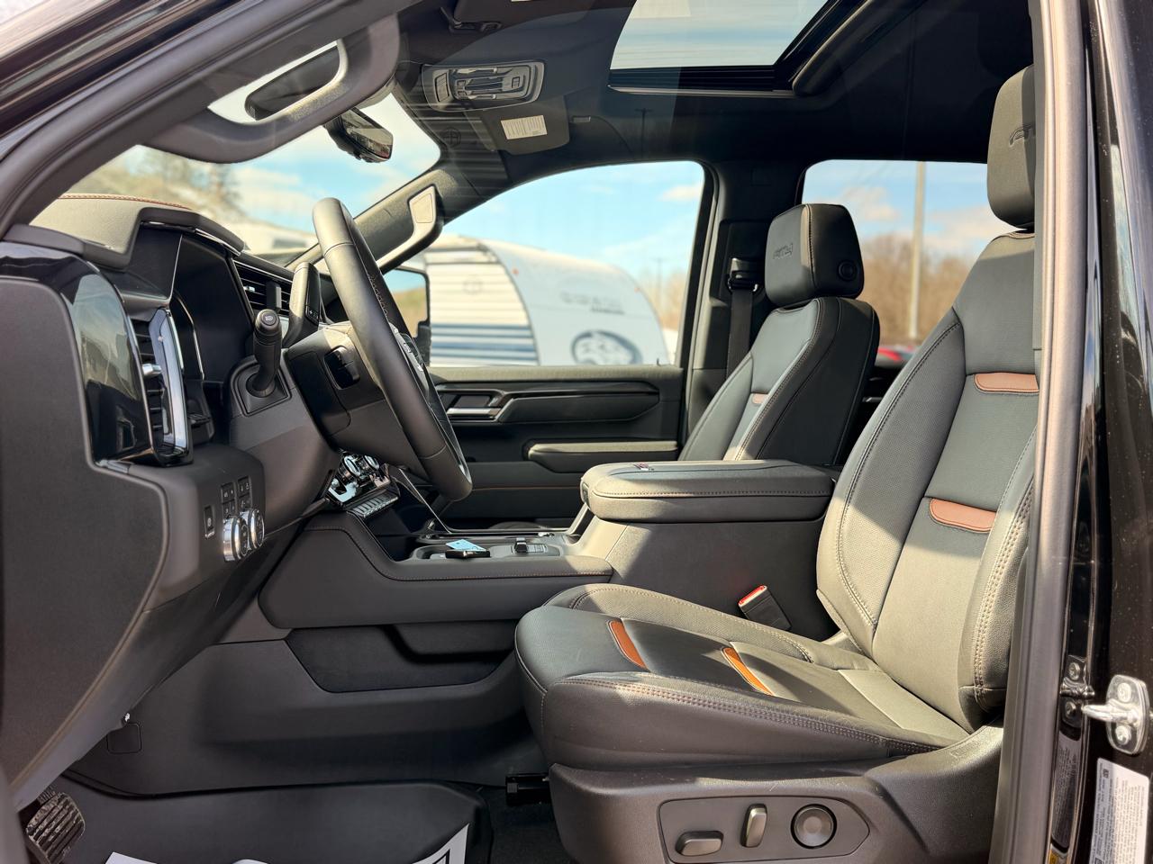 GMC Sierra 2500HD AT4 Crew Cab 4WD 2025