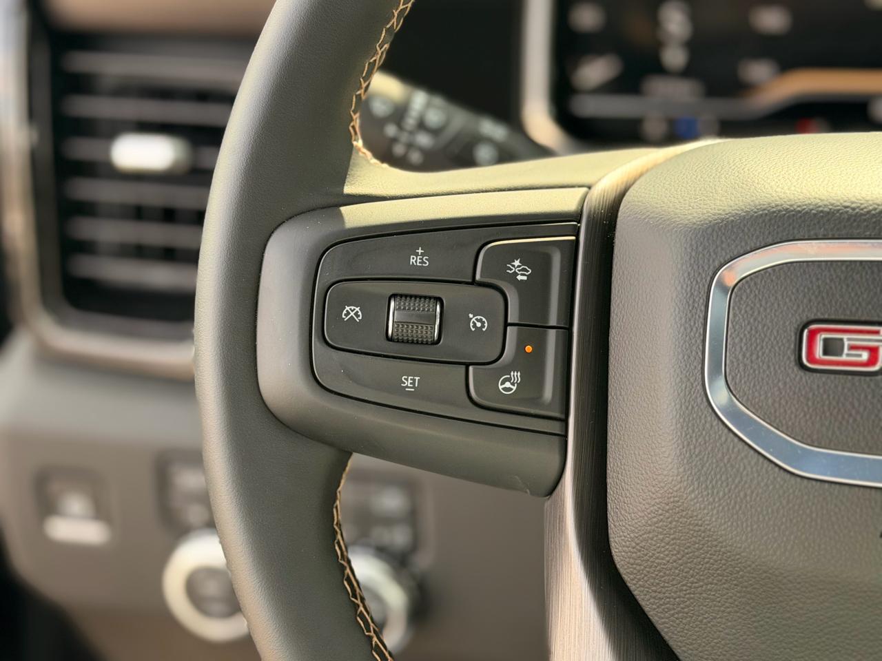 GMC Sierra 2500HD AT4 Crew Cab 4WD 2025