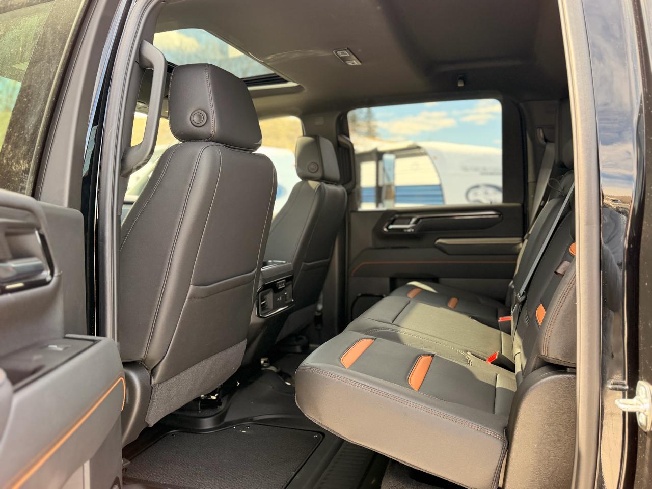 GMC Sierra 2500HD AT4 Crew Cab 4WD 2025