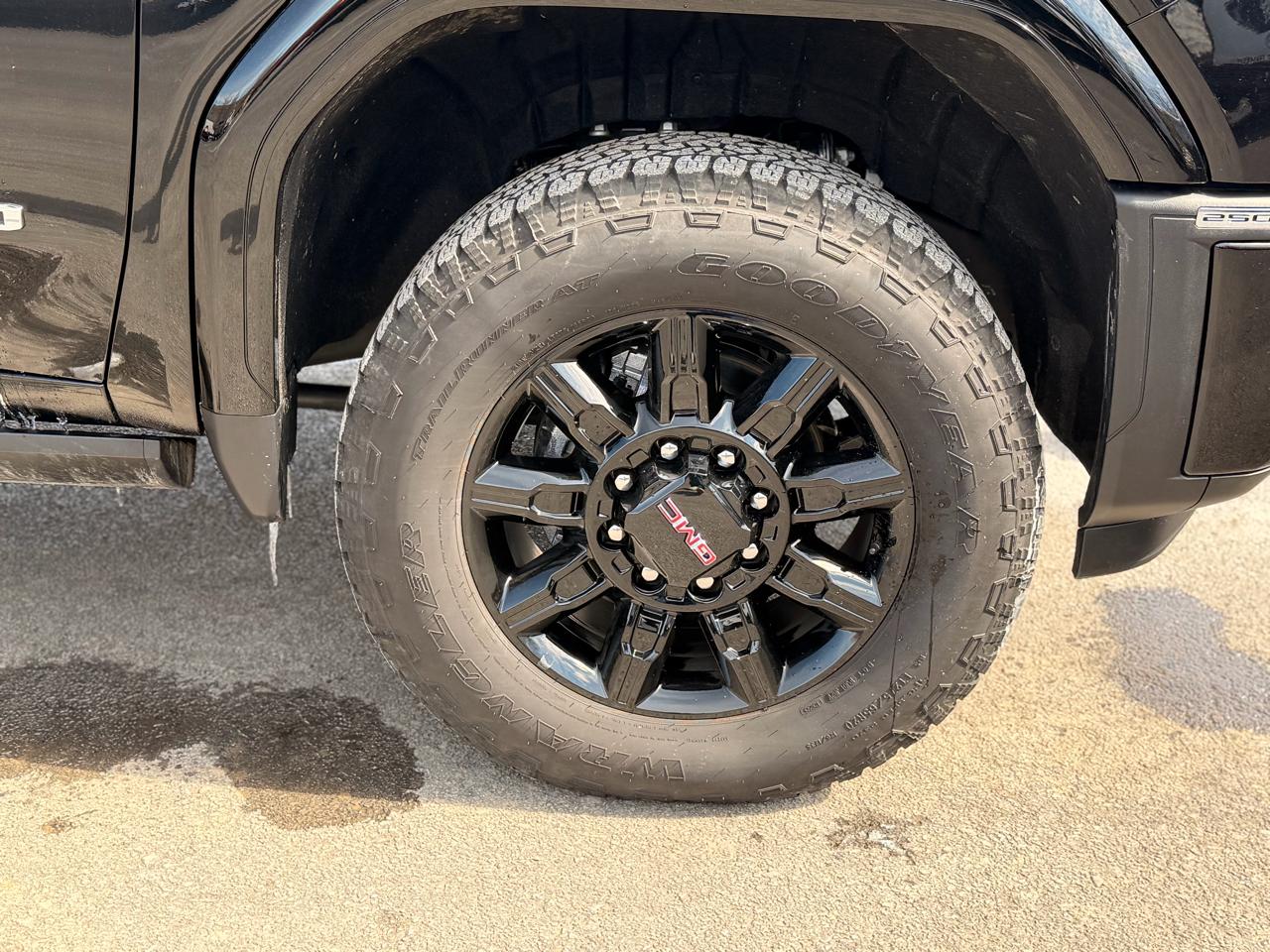 GMC Sierra 2500HD AT4 Crew Cab 4WD 2025