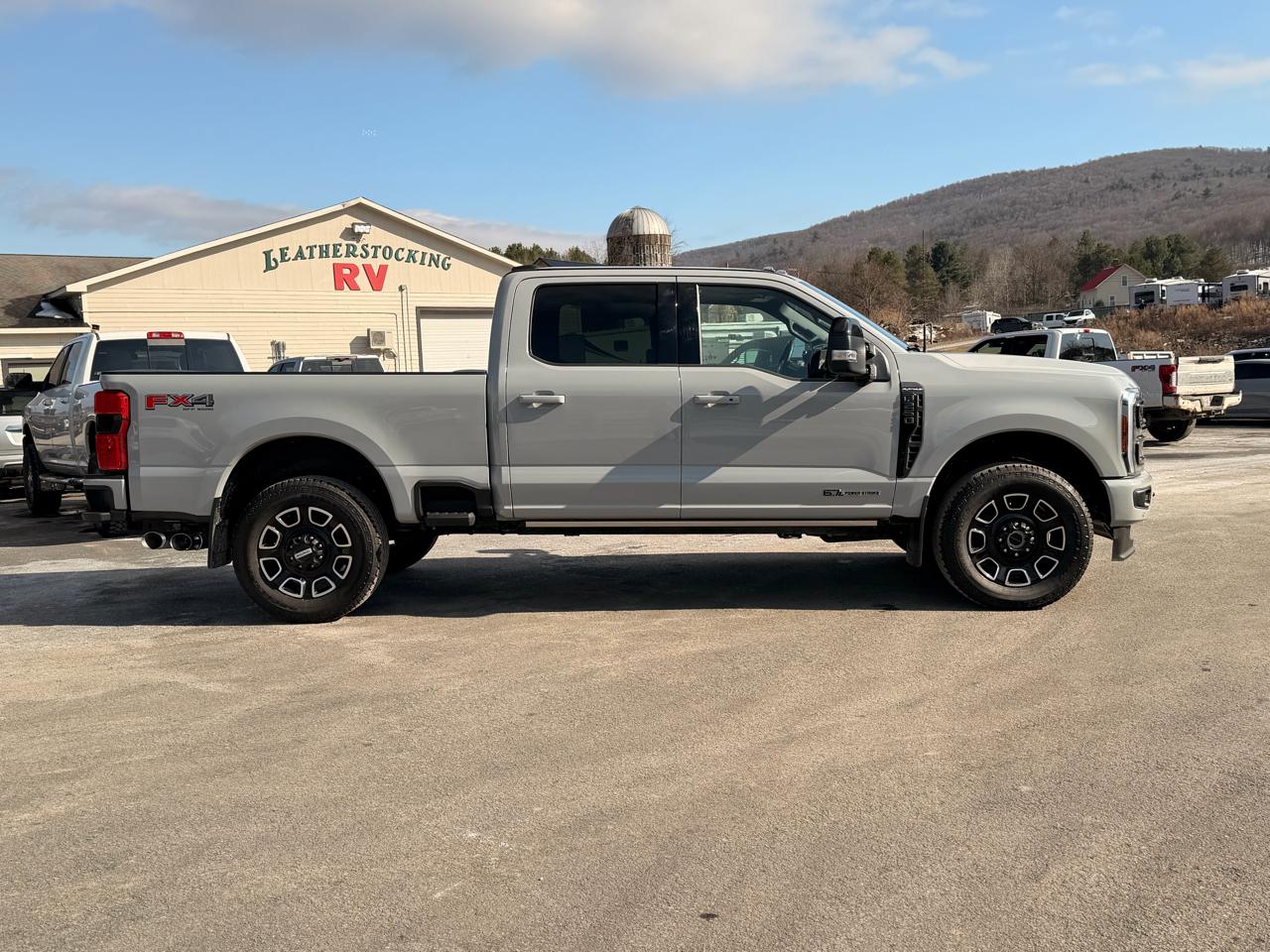 Ford F-250 SD Platinum Crew Cab 4WD 2025
