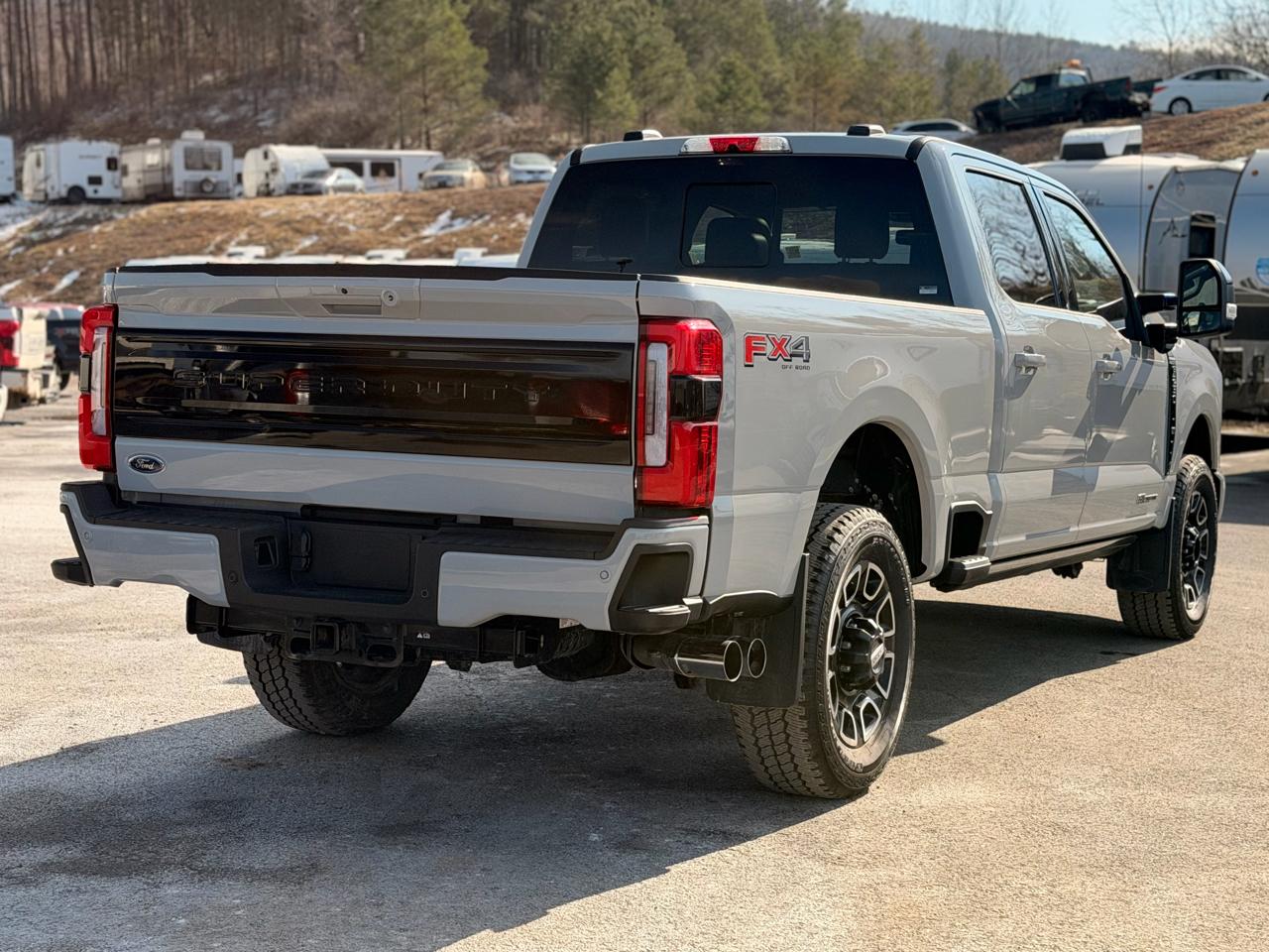 Ford F-250 SD Platinum Crew Cab 4WD 2025