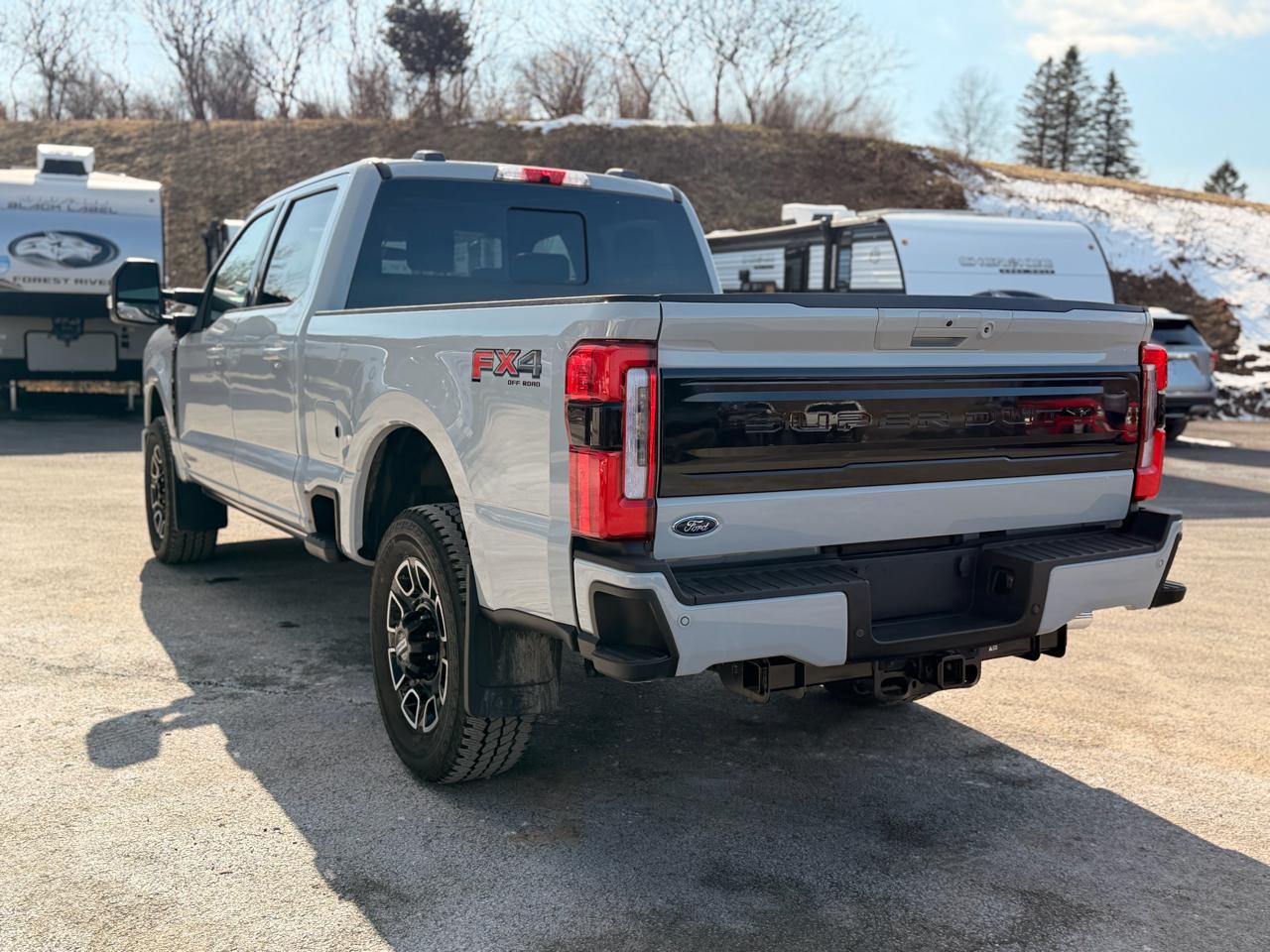Ford F-250 SD Platinum Crew Cab 4WD 2025