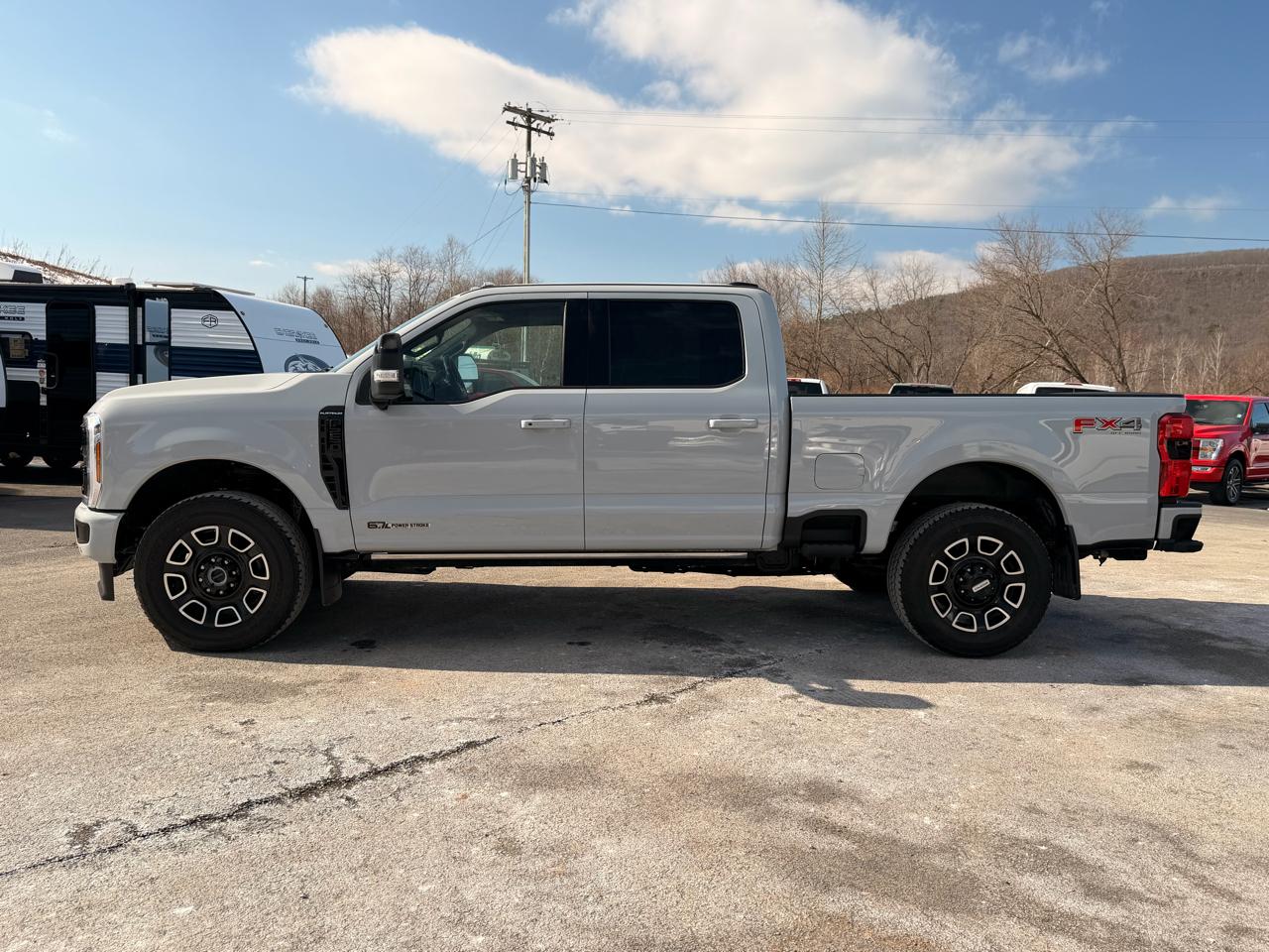 Ford F-250 SD Platinum Crew Cab 4WD 2025