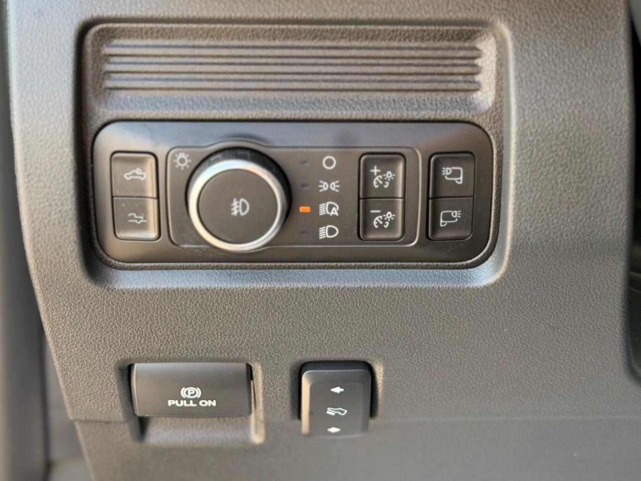 Ford F-250 SD Platinum Crew Cab 4WD 2025