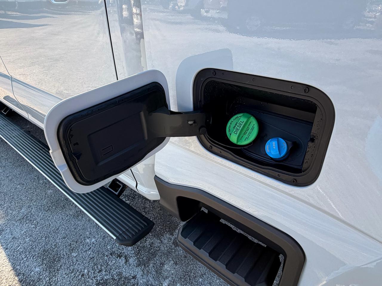 Ford F-250 SD Platinum Crew Cab 4WD 2025