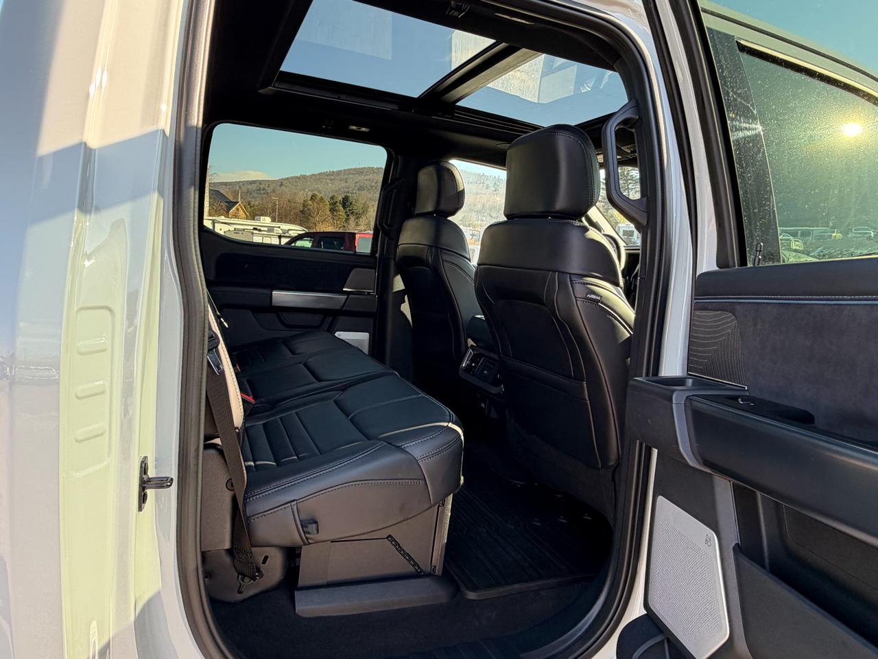 Ford F-250 SD Platinum Crew Cab 4WD 2025