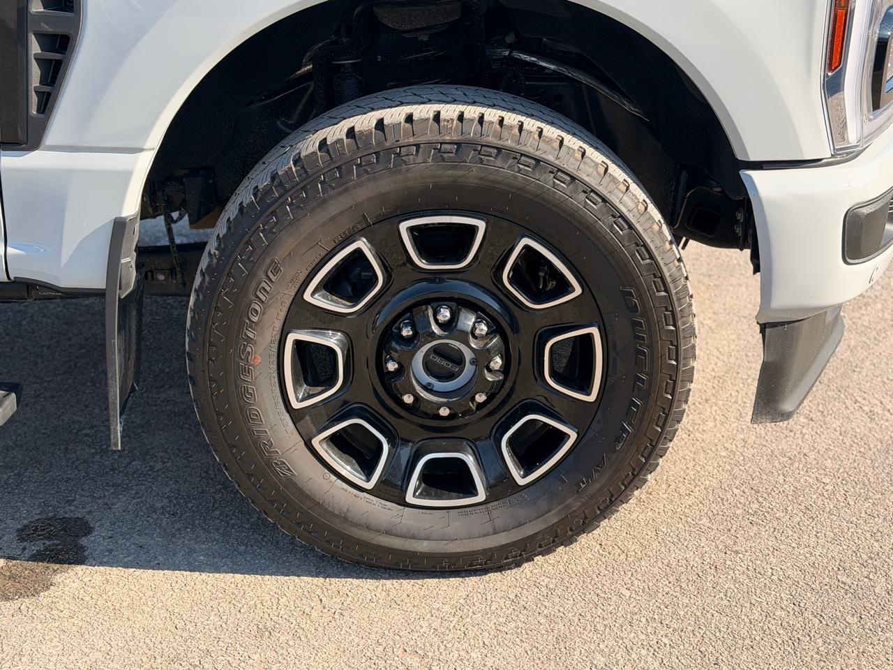 Ford F-250 SD Platinum Crew Cab 4WD 2025