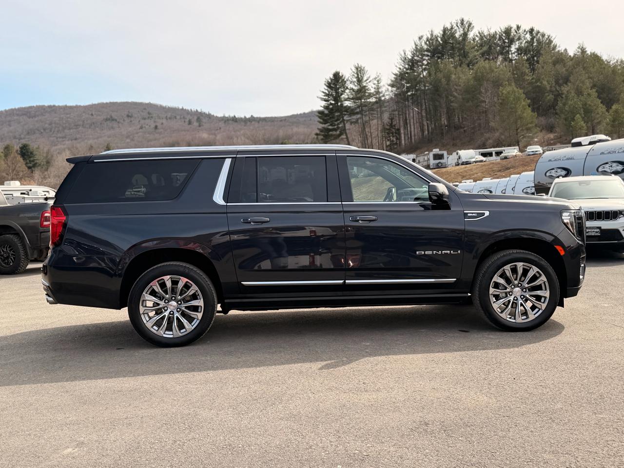 GMC Yukon XL Denali 4WD 2024