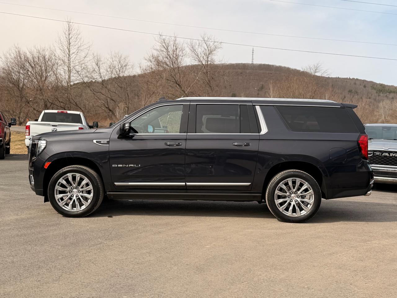 GMC Yukon XL Denali 4WD 2024