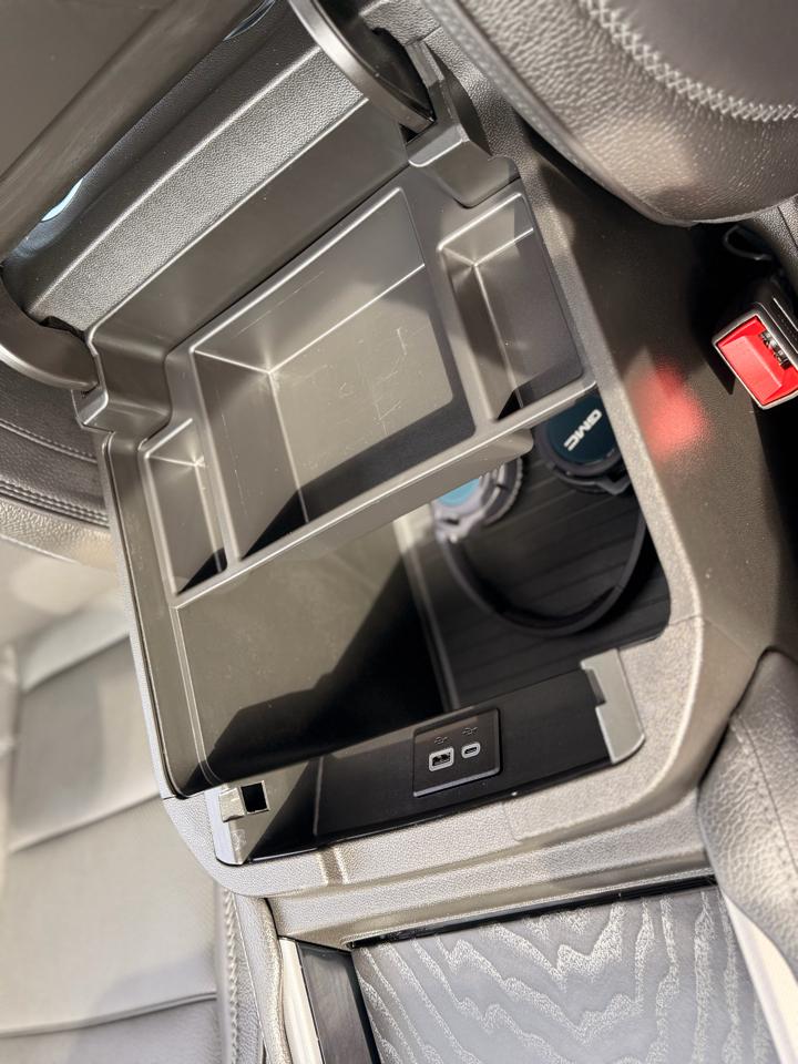 GMC Yukon XL Denali 4WD 2024