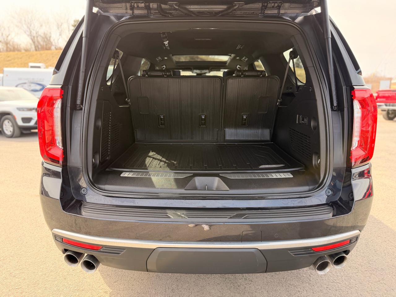 GMC Yukon XL Denali 4WD 2024