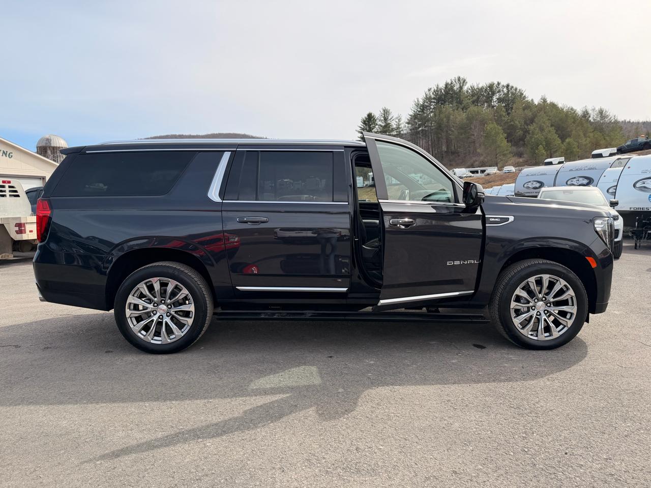 GMC Yukon XL Denali 4WD 2024