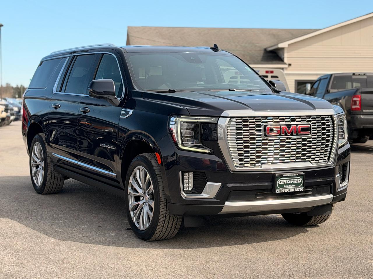 GMC Yukon XL Denali 4WD 2024