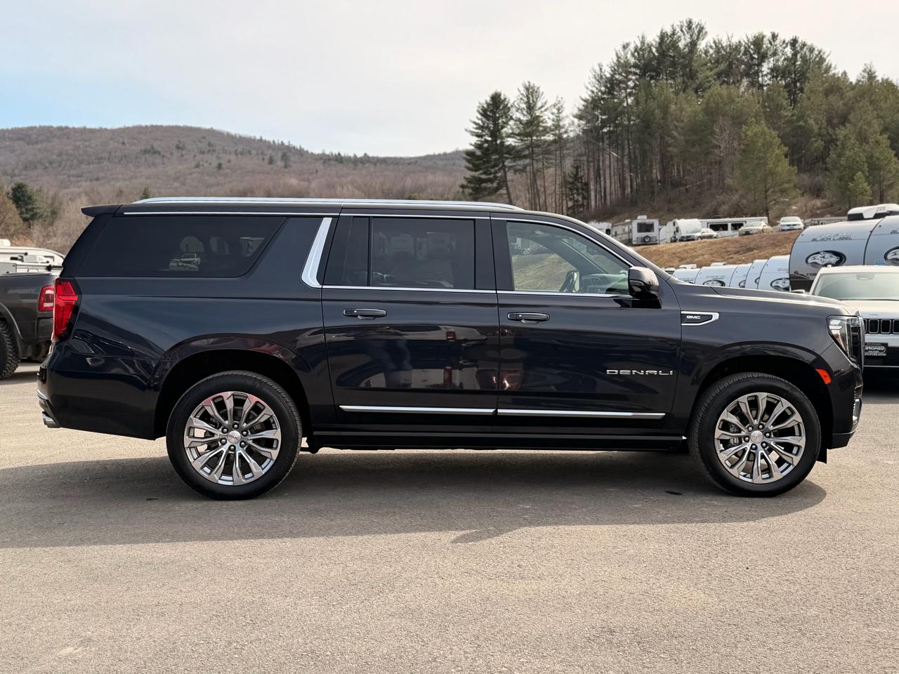 GMC Yukon XL Denali 4WD 2024