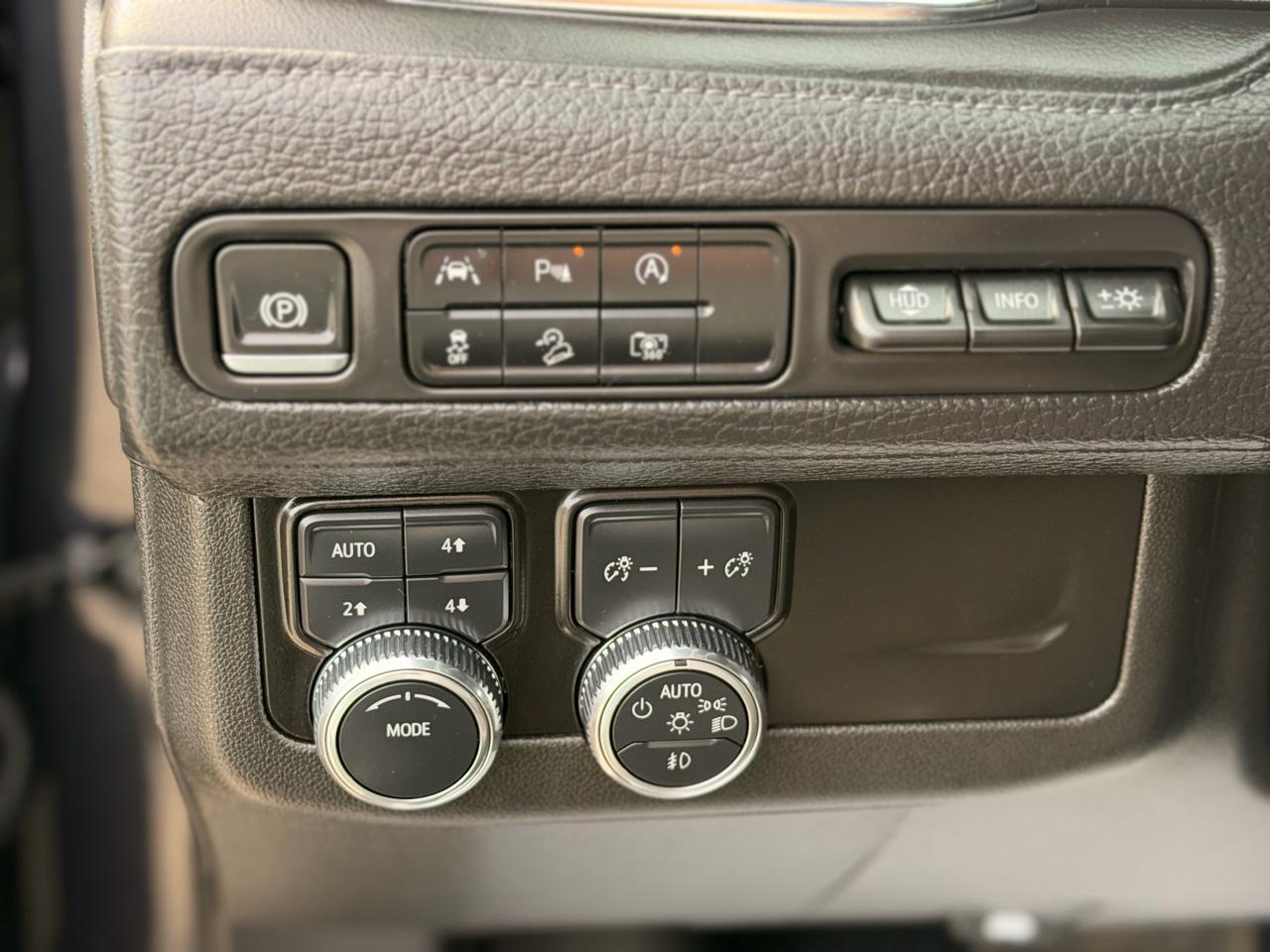 GMC Yukon XL Denali 4WD 2024