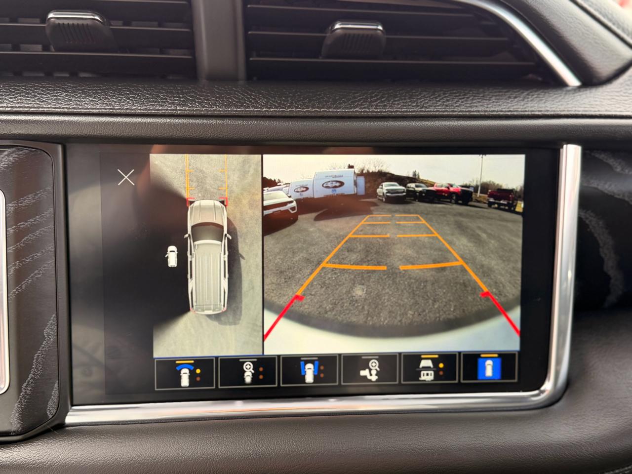 GMC Yukon XL Denali 4WD 2024