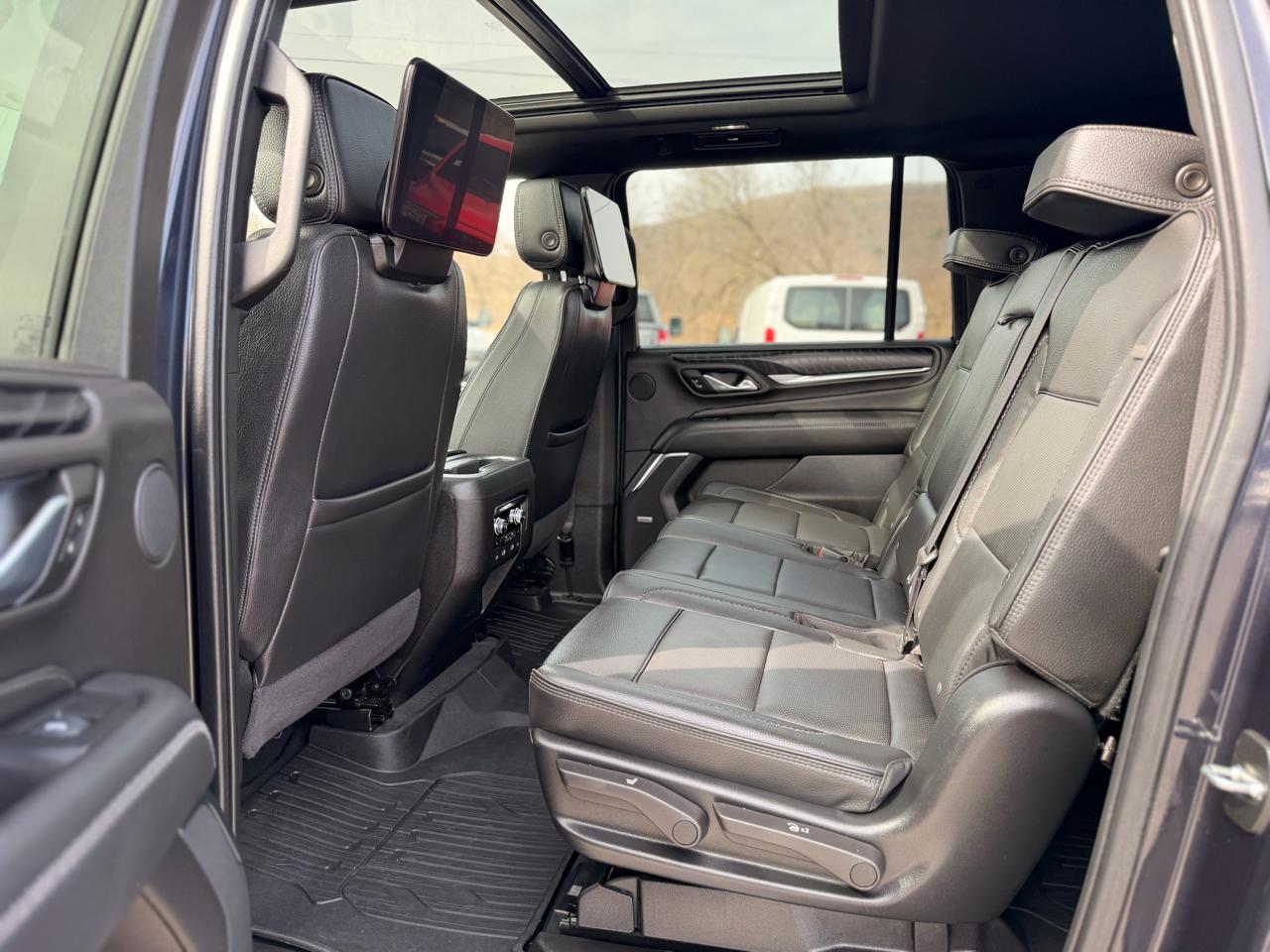 GMC Yukon XL Denali 4WD 2024