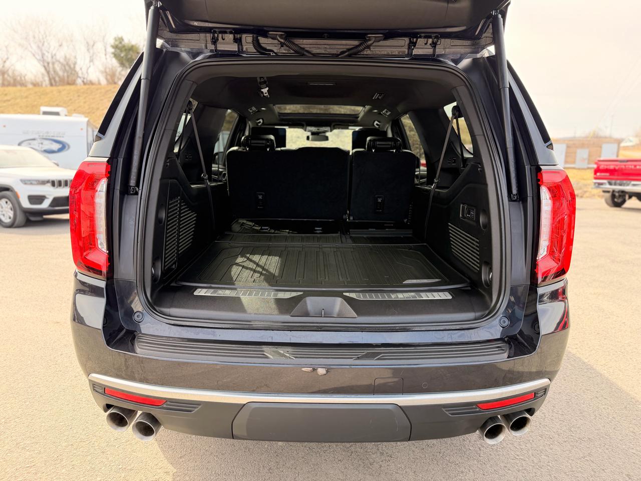 GMC Yukon XL Denali 4WD 2024