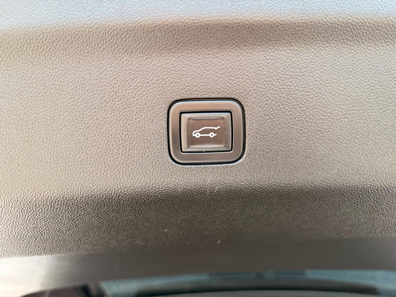 GMC Yukon XL Denali 4WD 2024