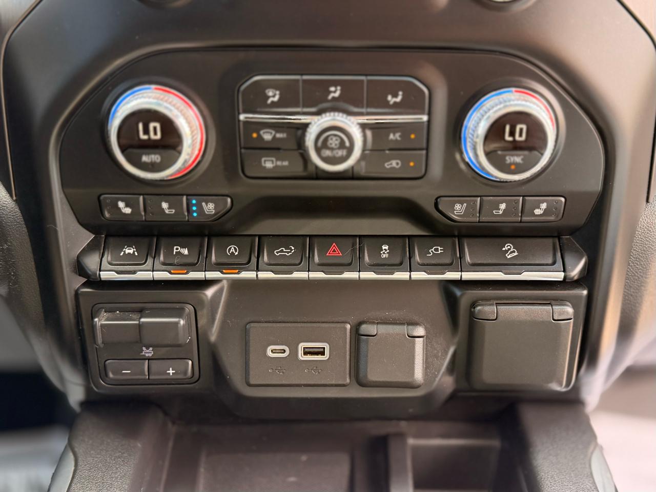GMC Sierra 1500 AT4 Crew Cab 4WD 2019