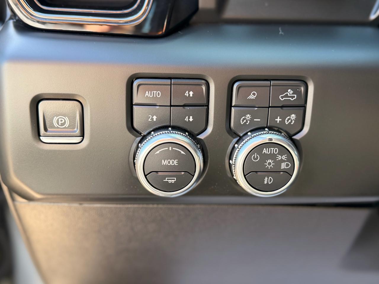 GMC Sierra 2500HD AT4 Crew Cab 4WD 2024