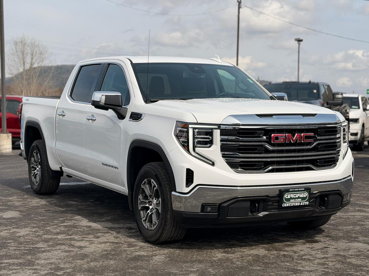 GMC Sierra 1500 SLT Crew Cab 4WD 2026