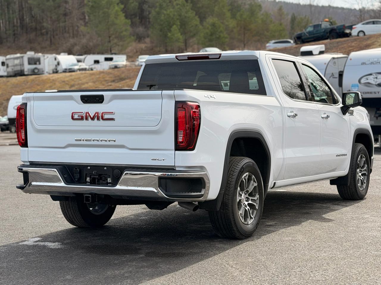 GMC Sierra 1500 SLT Crew Cab 4WD 2026