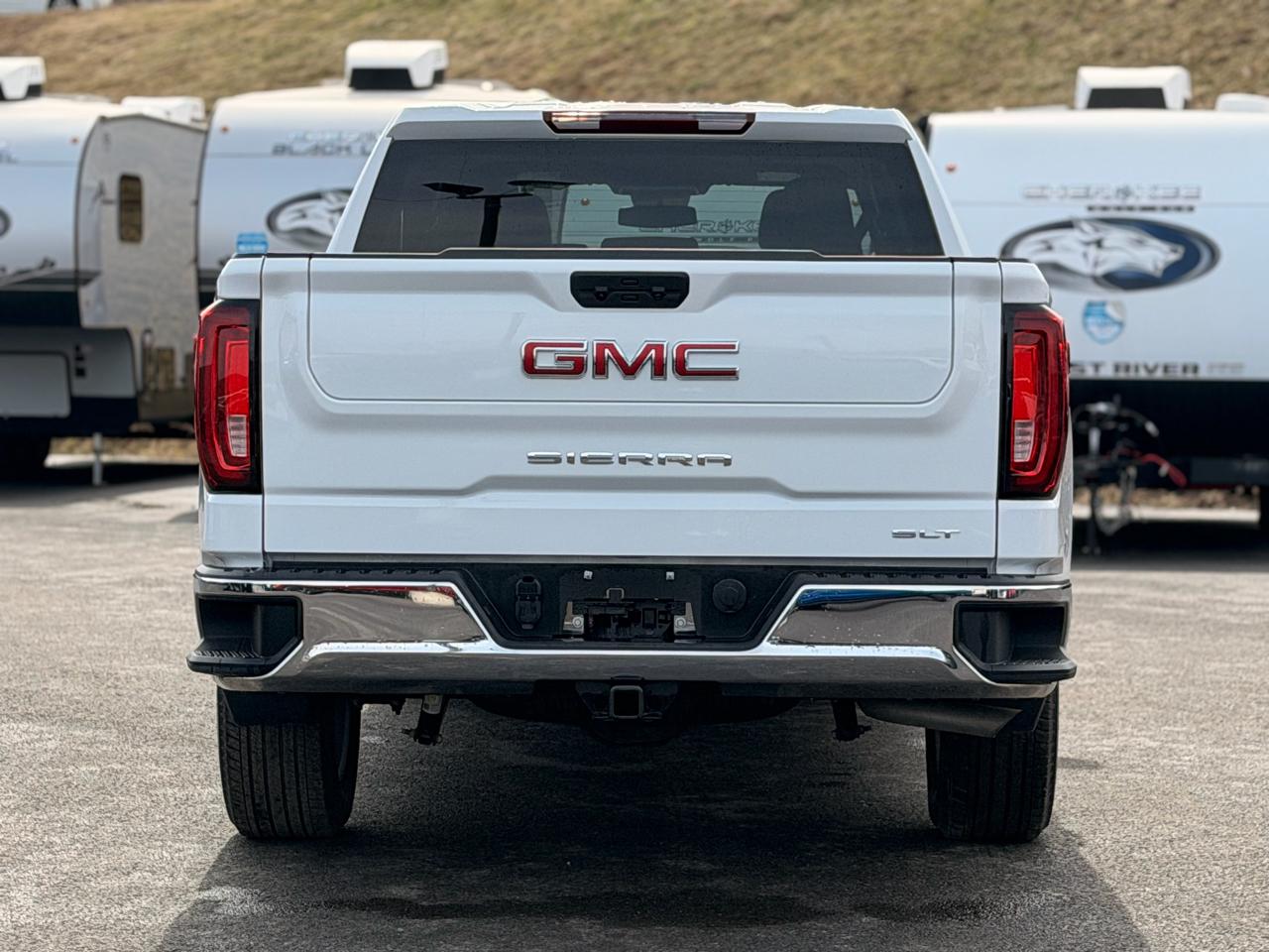 GMC Sierra 1500 SLT Crew Cab 4WD 2026
