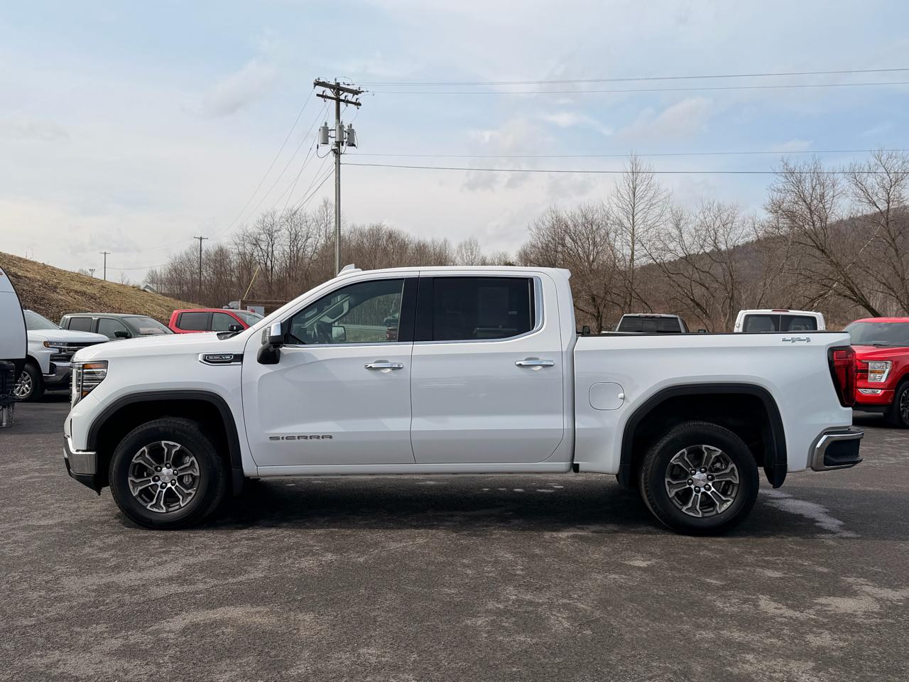 GMC Sierra 1500 SLT Crew Cab 4WD 2026