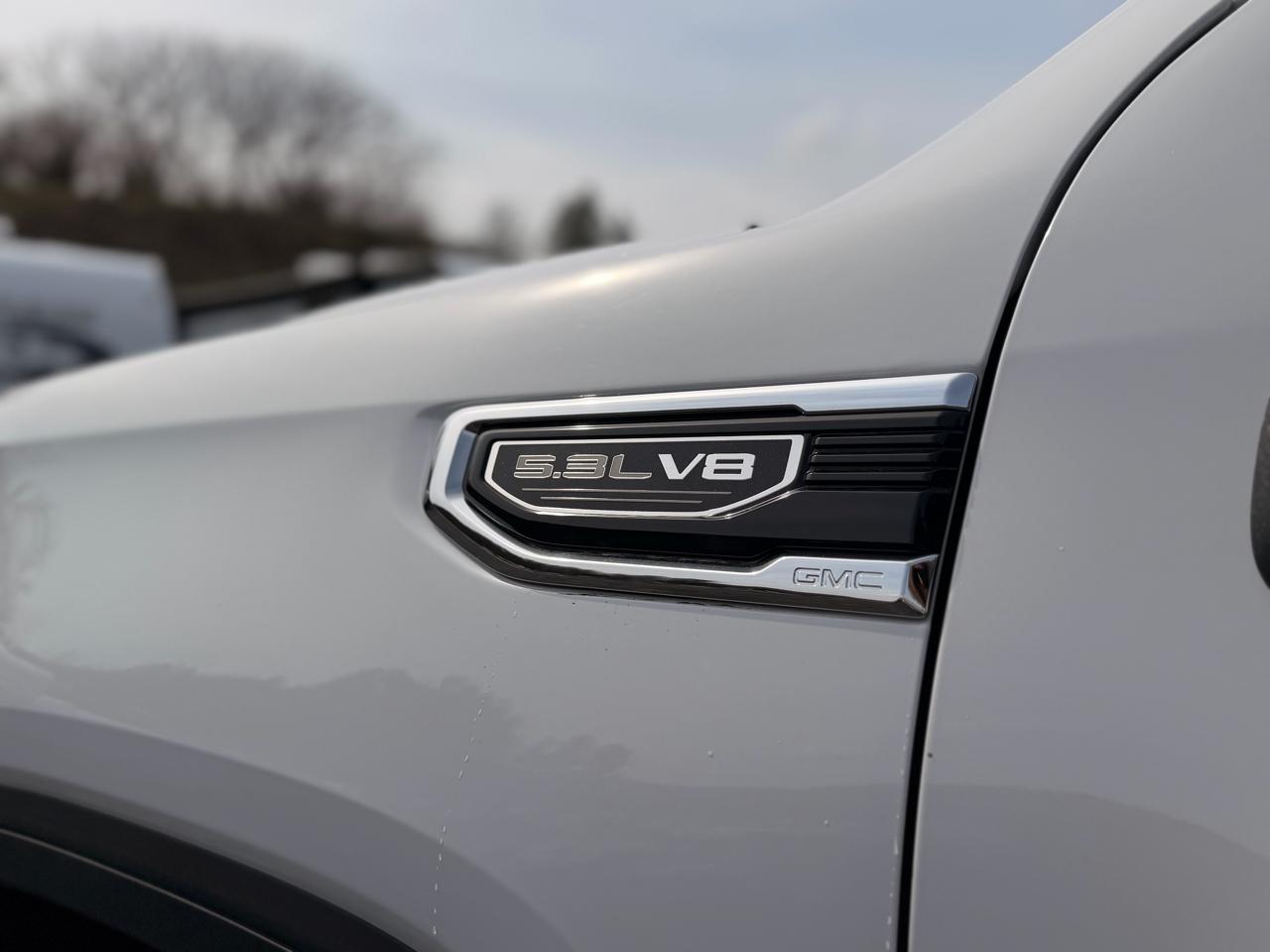 GMC Sierra 1500 SLT Crew Cab 4WD 2026