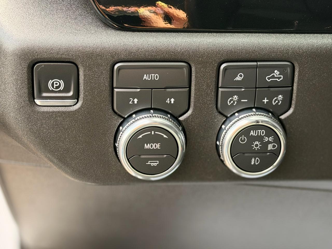 GMC Sierra 1500 SLT Crew Cab 4WD 2026