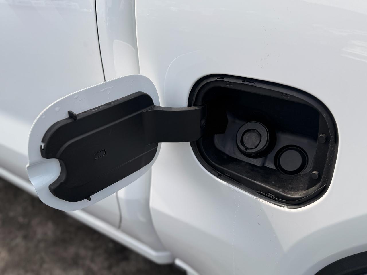 GMC Sierra 1500 SLT Crew Cab 4WD 2026