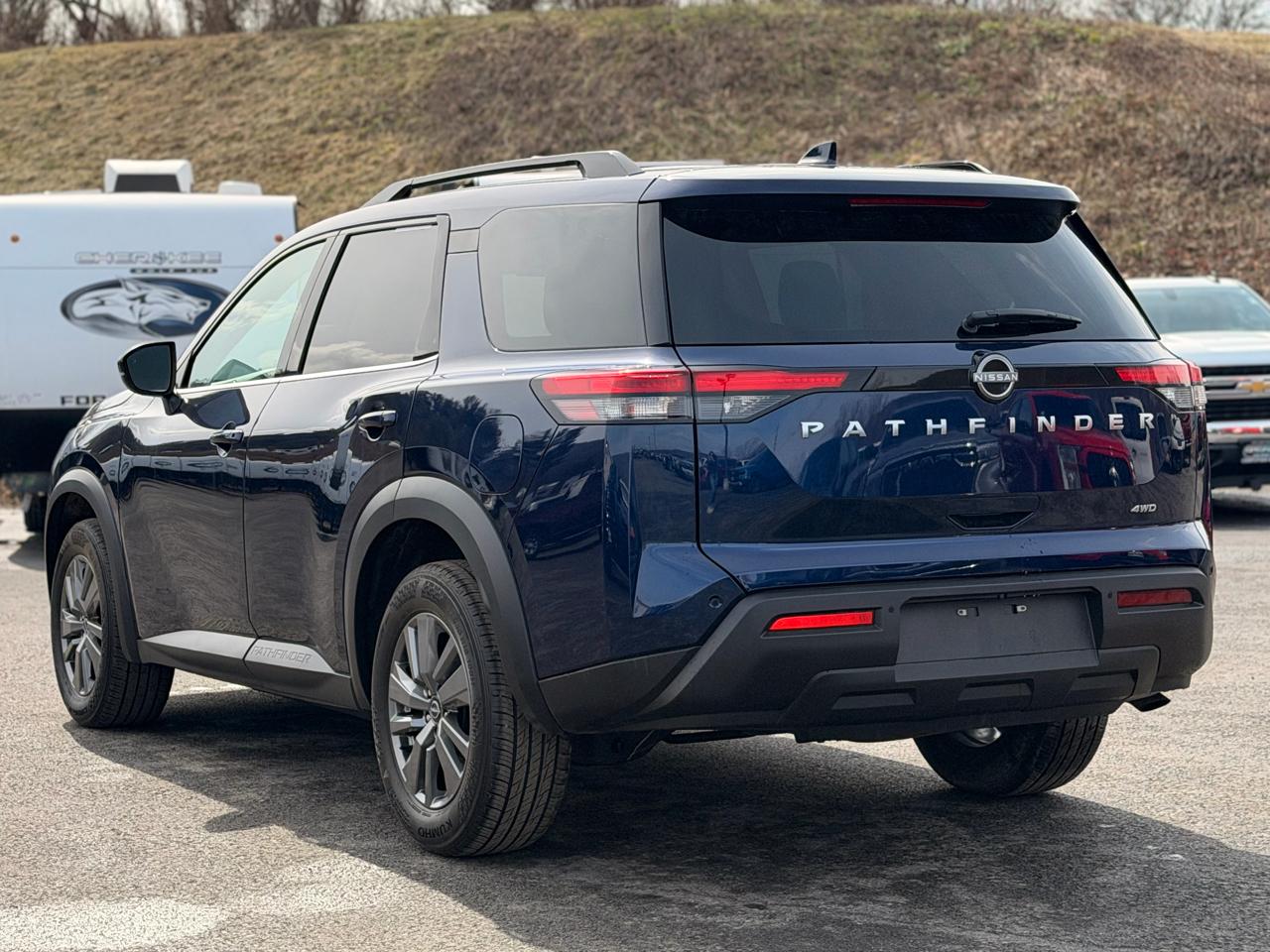 Nissan Pathfinder SV 4WD 2025