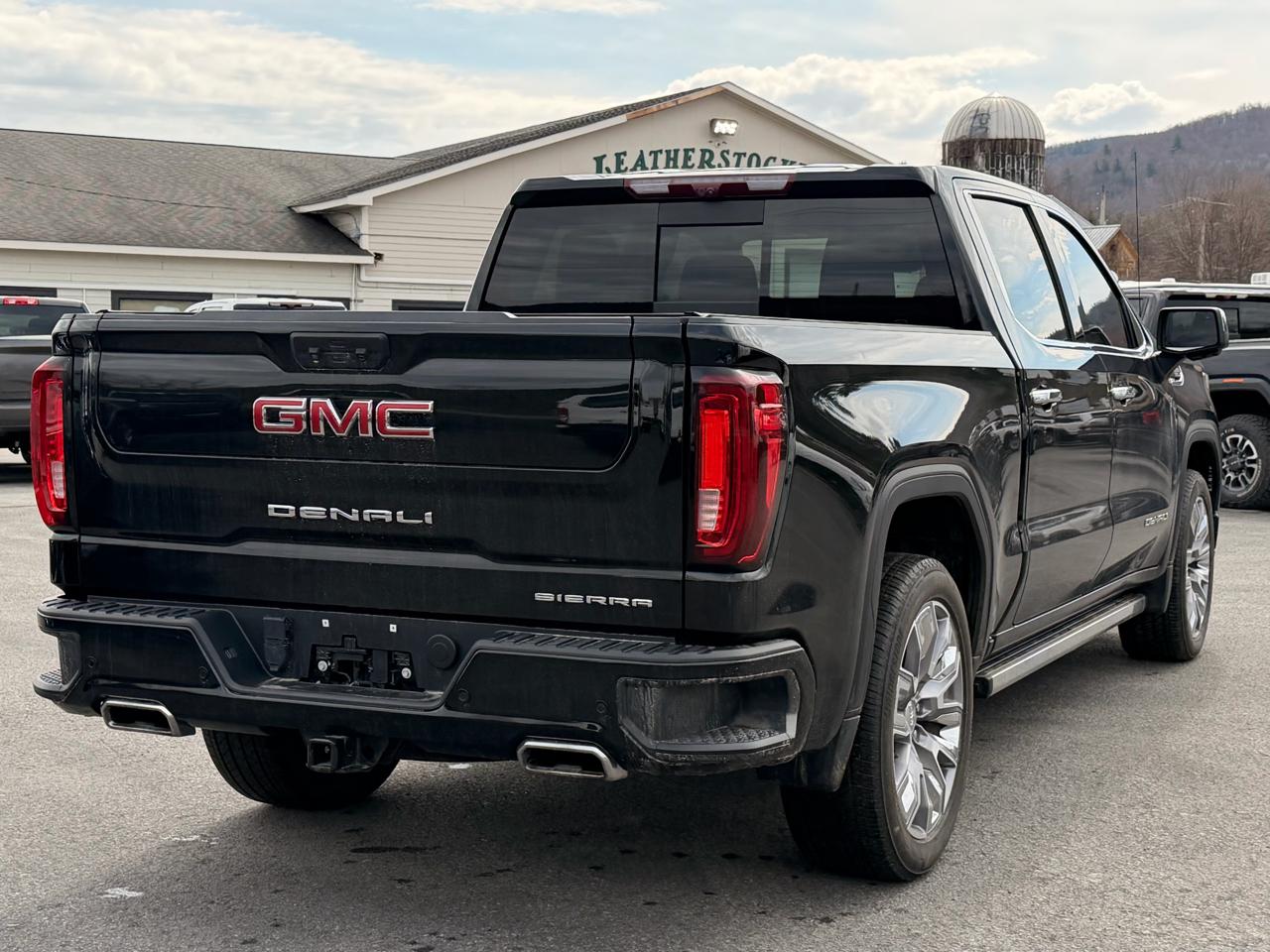 GMC Sierra 1500 Denali Crew Cab 4WD 2023