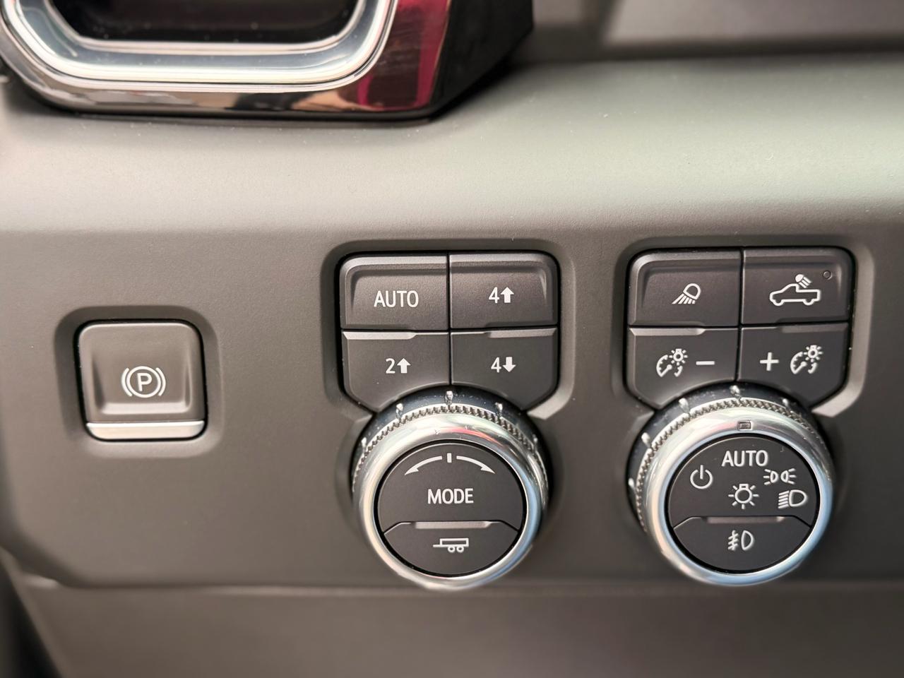 GMC Sierra 1500 Denali Crew Cab 4WD 2023