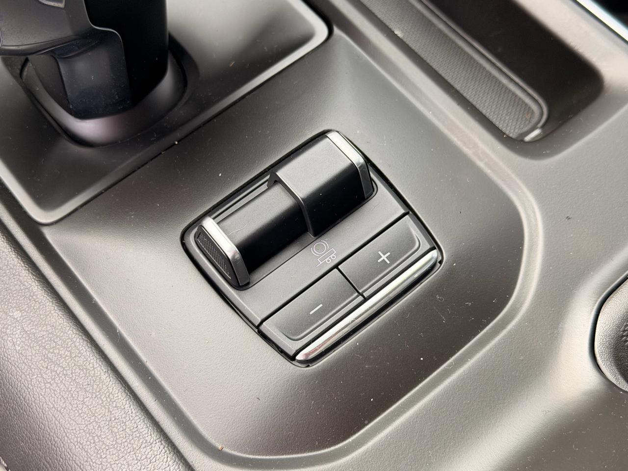 GMC Sierra 1500 Denali Crew Cab 4WD 2023