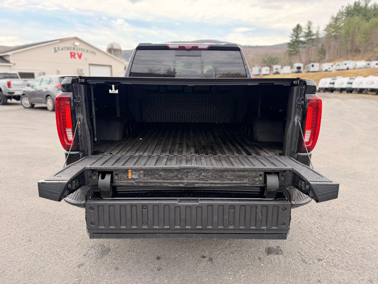 GMC Sierra 1500 Denali Crew Cab 4WD 2023