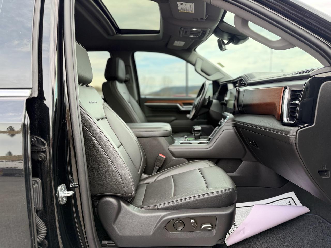 GMC Sierra 1500 Denali Crew Cab 4WD 2023