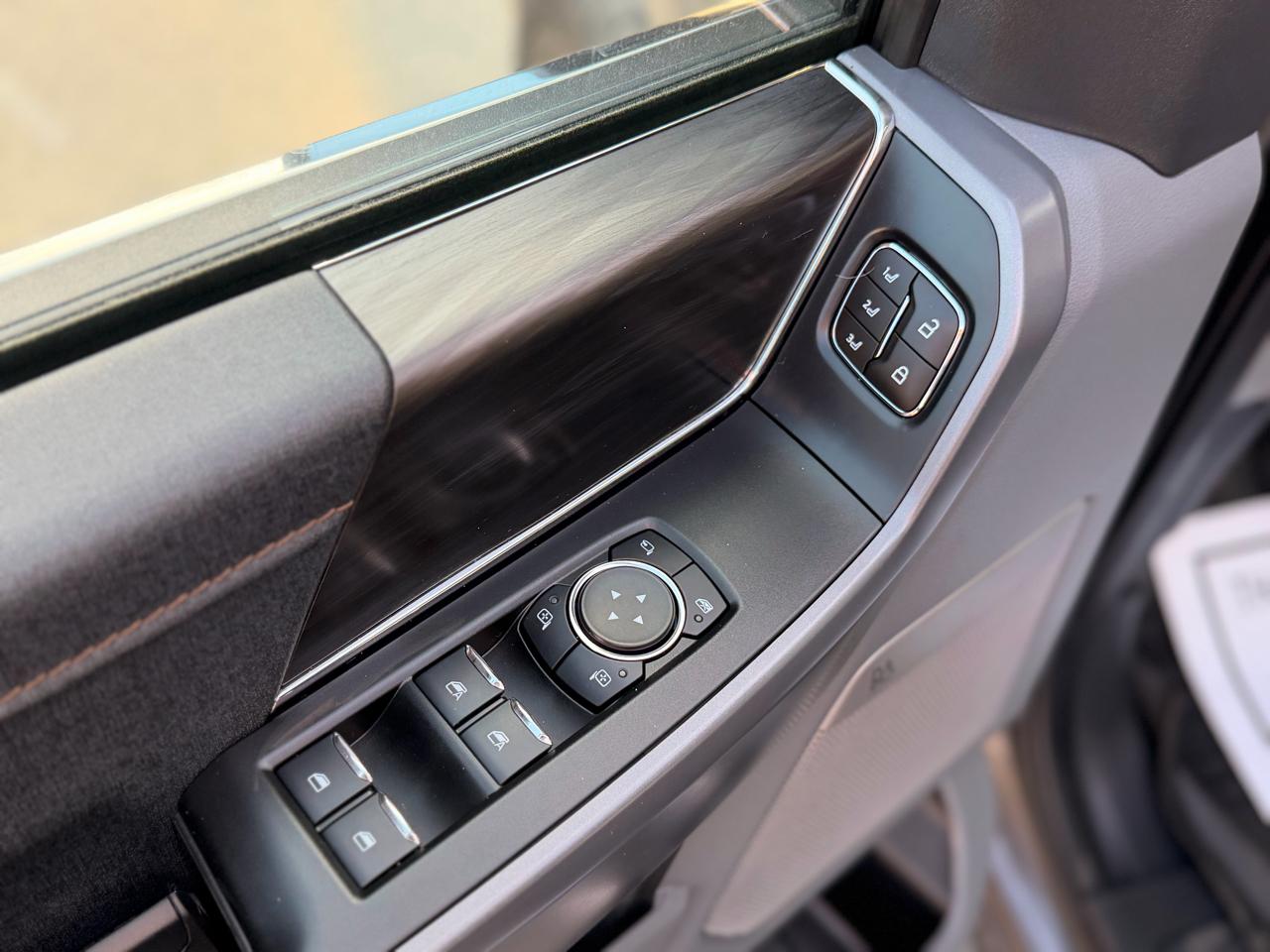 Ford F-150 Lariat SuperCrew 4WD 2025